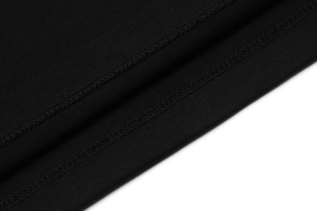 AMI PARIS 2026New Arrival Official website Same Style Imported machine high-density embroidered love letters logo Men and women Same Style short-sleeved T-shirt ·Customized 300 grams of 100% double yarn pure cotton fabric ·Dyeing of 32 double-strand threads ·Collar label, hangtag, main mark and three labels complete Color: Black Size: XS S M L